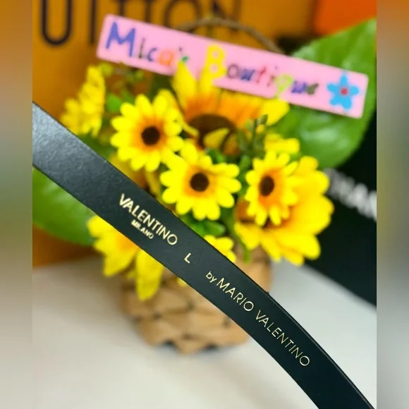 🆕VALENTINO by Mario Valentino Black Belt with Gold V Removable Buckle 🔥Large🔥 - Picture 5 of 17